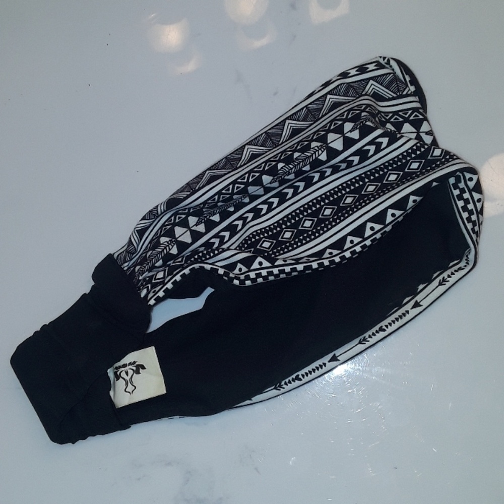 A wide black and white yoga headband